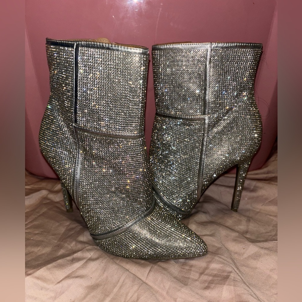 cute zip up sparkle boots , worn once 
perfect for new years!!!